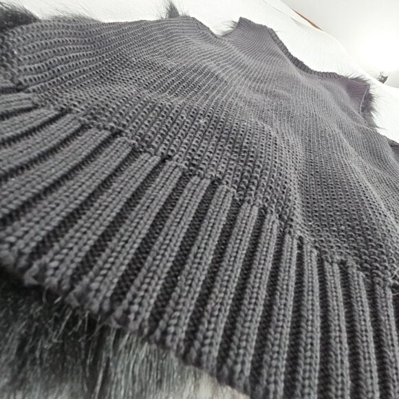 Sebby Collection Women's Medium M Black Faux Fur Sweater Vest EUC RN# 131159 - Picture 8 of 16